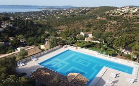 Les ISSAMBRES appart 6 pers grande terrasse superbe vue mer et golfe de saint Tropez, piscine